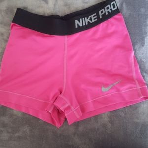 Fusia nike pro shorts